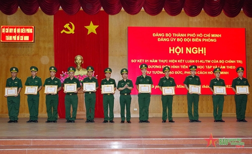 Bộ đội Biên phòng TP Hồ Chí Minh khen thưởng các điển hình học và làm theo Bác